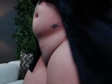 Tattooed wanking tranny plays with her ass